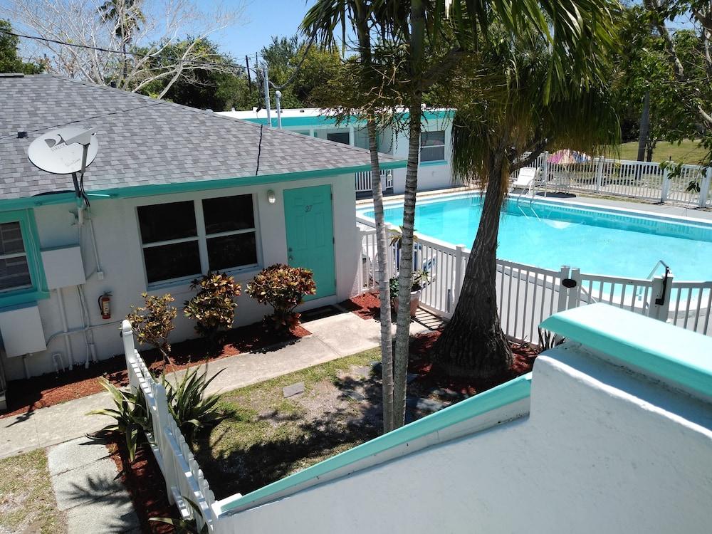 Swashbuckler Motel photo 22