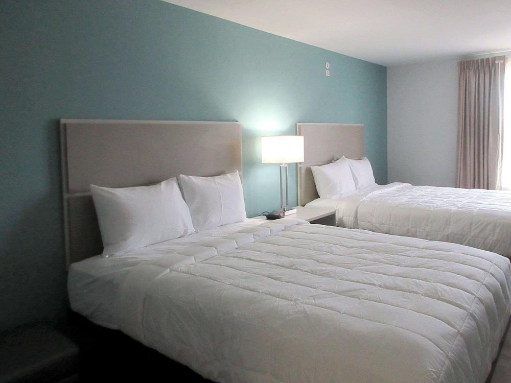 MainStay Suites Chesapeake - Greenbrier photo 4