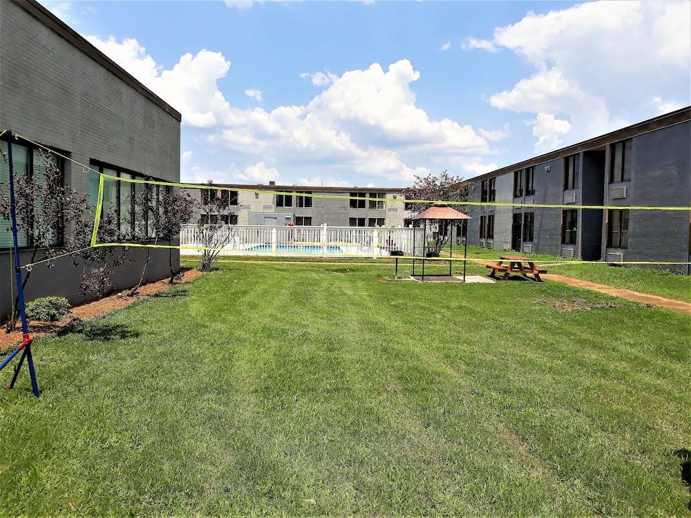 Madison Inn and Suites photo 68