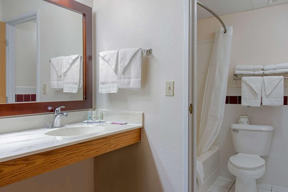 New Prague Inn & Suites photo 56