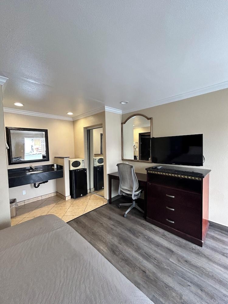 HYLAND MOTEL photo 11