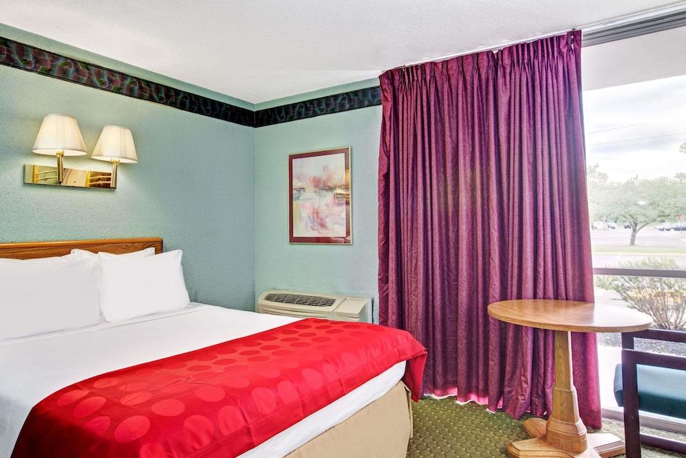 Ramada by Wyndham Parsippany photo 8