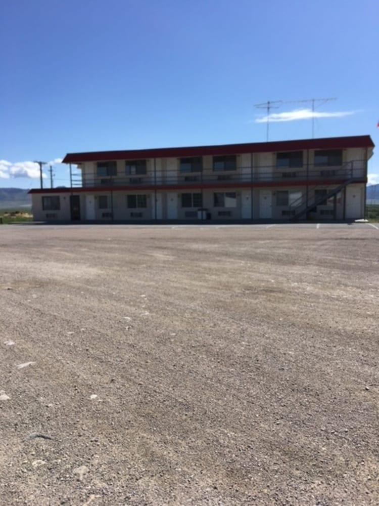 Flag's West Motel photo 1