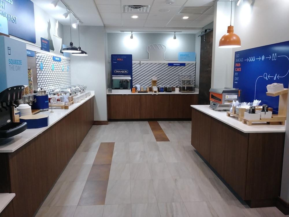 Holiday Inn Express & Suites Dallas Northeast - Arboretum by IHG photo 23