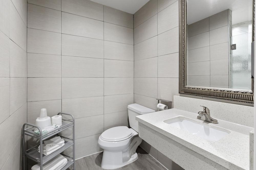 Le Blanc Inn & Suites photo 74