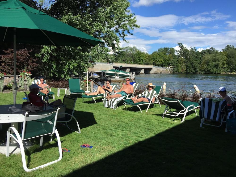 Boathouse Waterfront Lodging photo 42