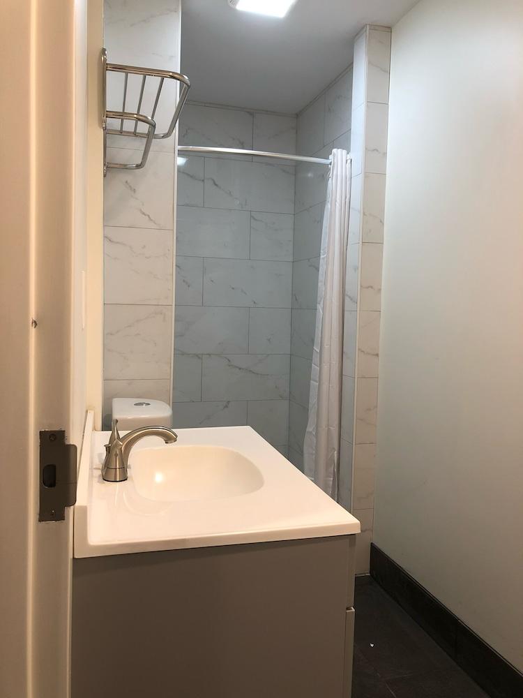 LINDENHURST MOTEL photo 3