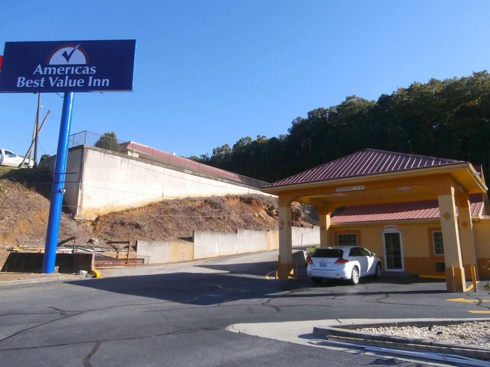 Rodeway Inn photo 13