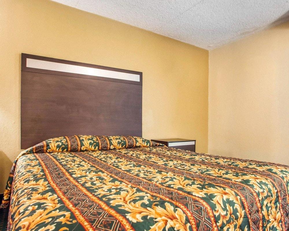 Rodeway Inn Mount Laurel Hwy 73 photo 16