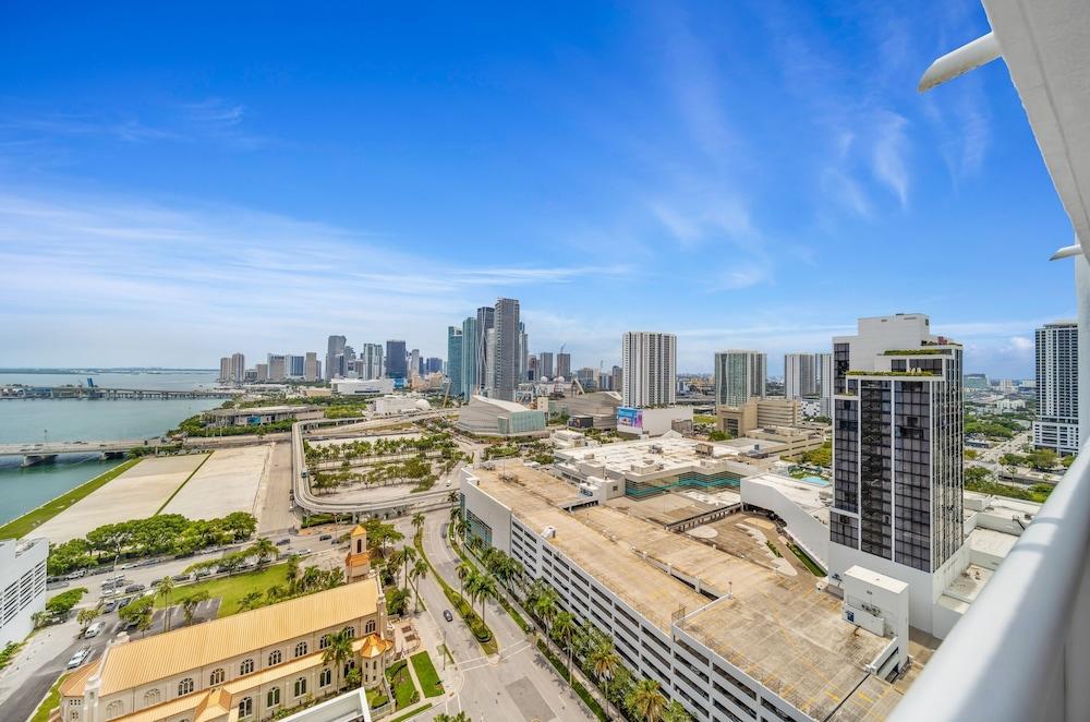 The Grand Biscayne Bay photo 30