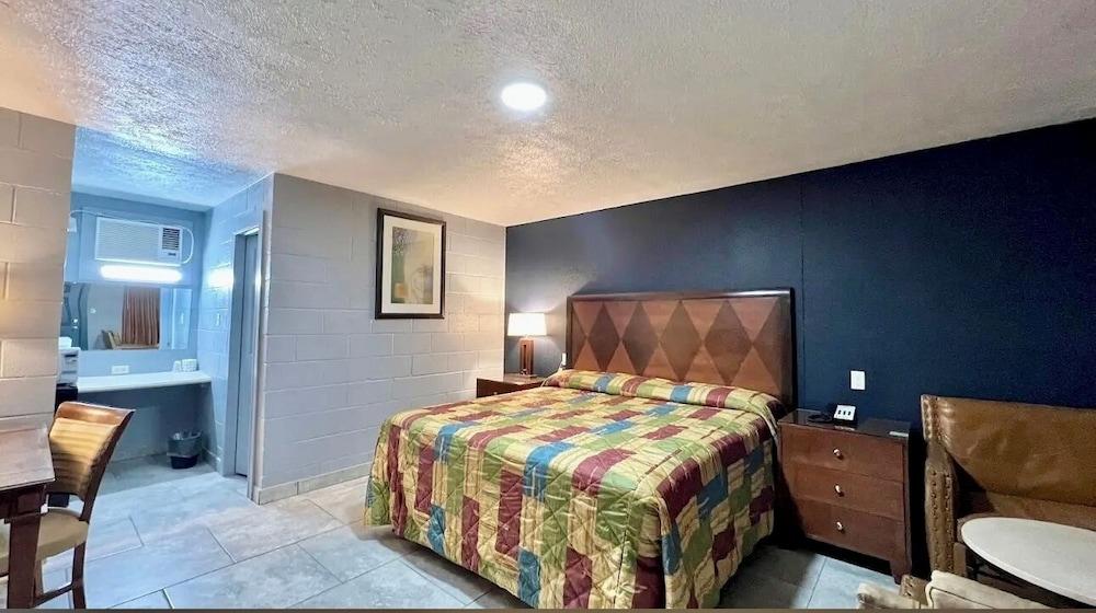 Arrowhead Motel photo 6
