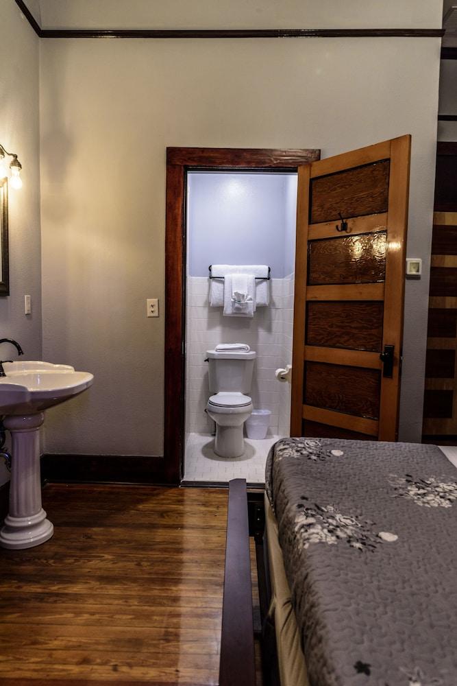 Hotel DeFuniak photo 25