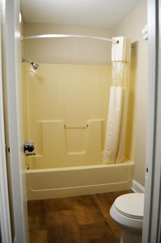 Budget inn photo 15