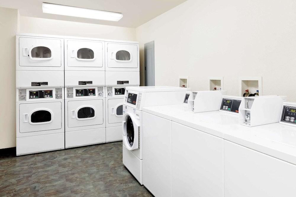 WoodSpring Suites Tyler Rose Garden photo 9