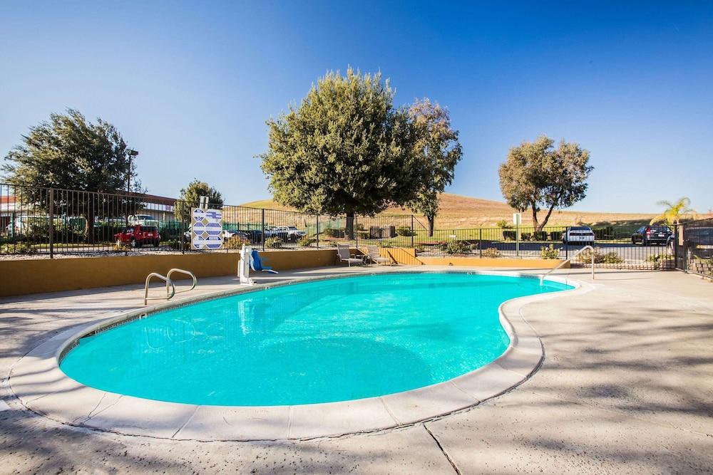 Super 8 by Wyndham Vacaville photo 13