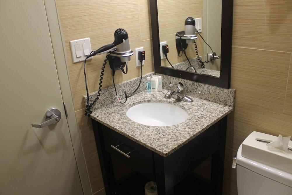 Days Inn by Wyndham Brooklyn Borough Park photo 34
