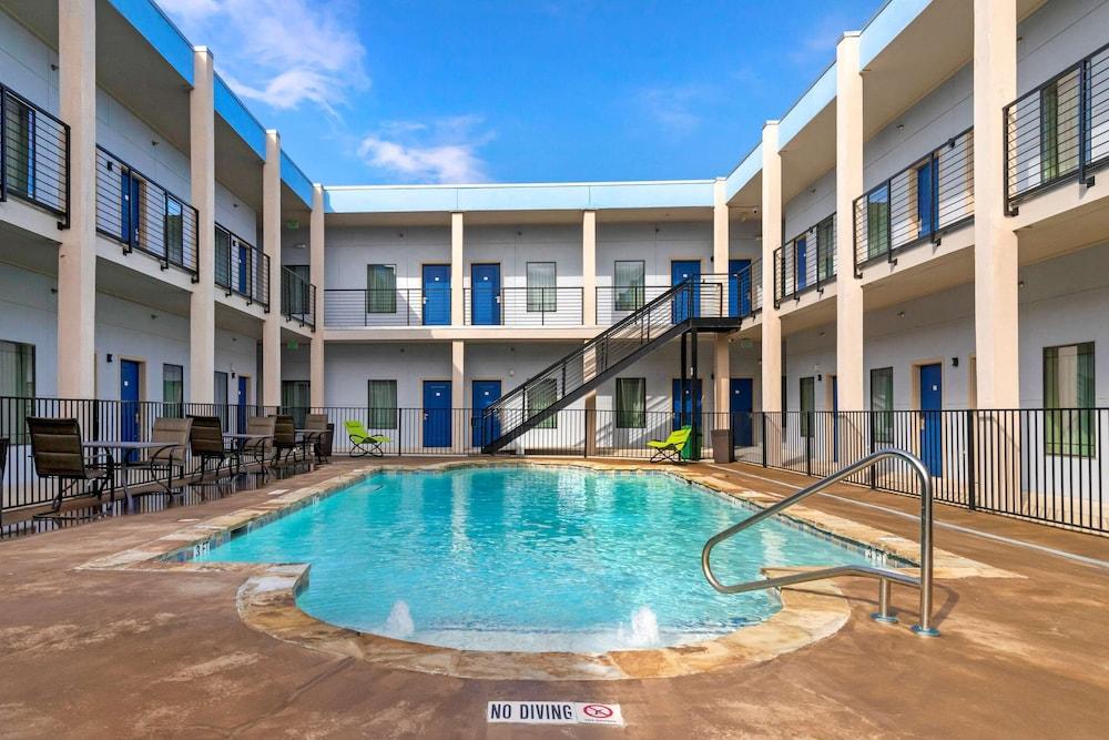 Quality Inn & Suites Elgin photo 18