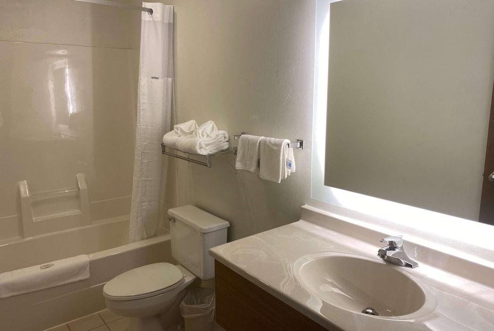 Howard Johnson by Wyndham Manteno photo 17