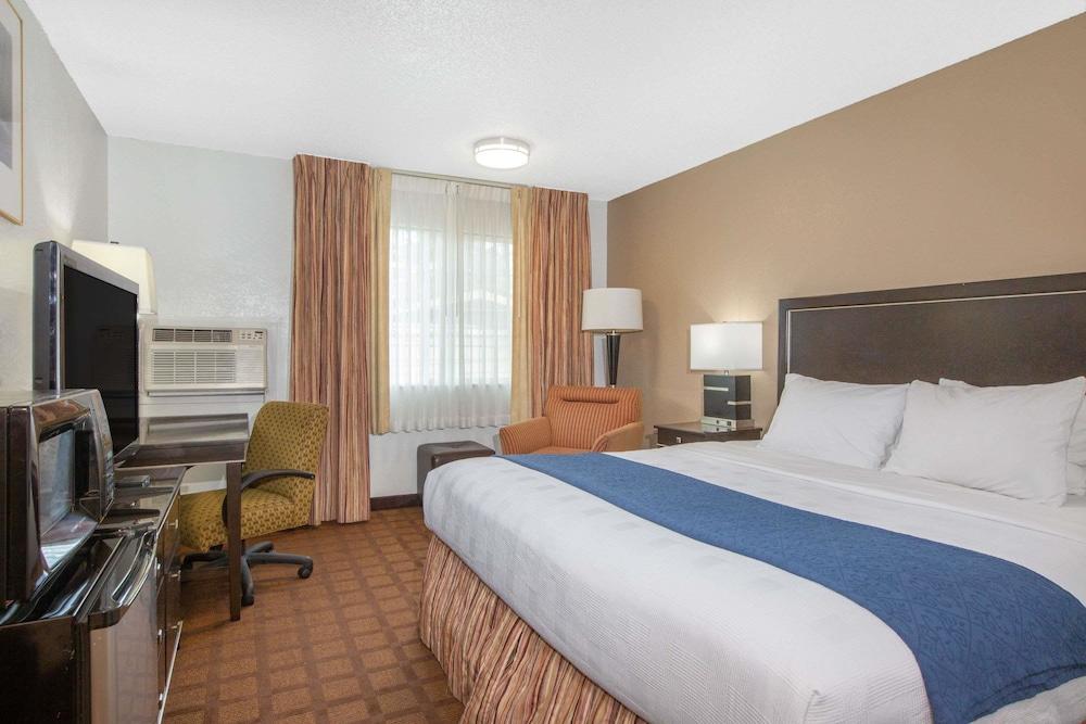 Umpqua Valley Hotel photo 12