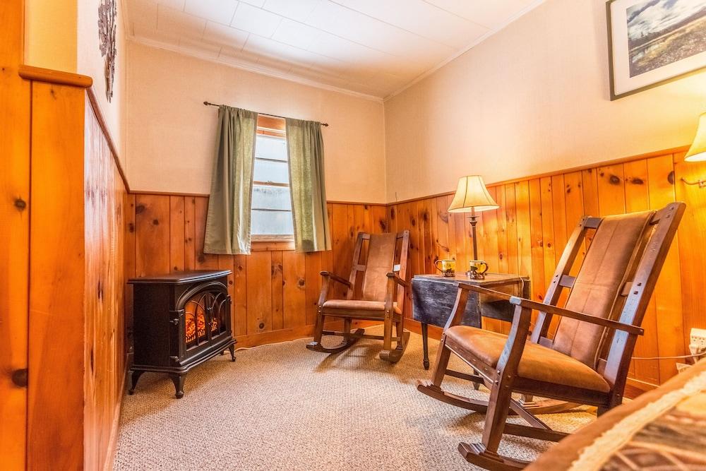 ADK Trail Inn photo 19