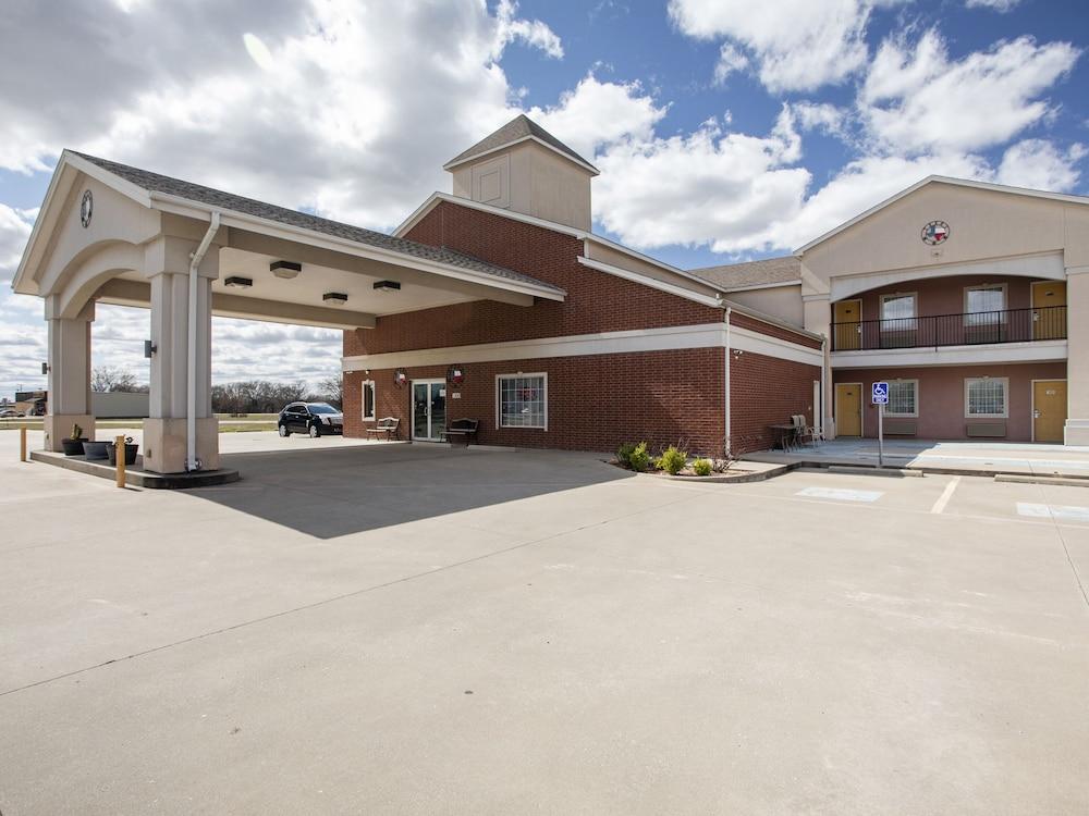 OYO Hotel Valley View TX, I-35 photo 26