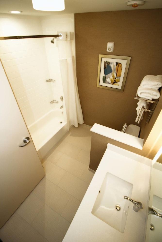 Fairfield Inn & Suites by Marriott London photo 13
