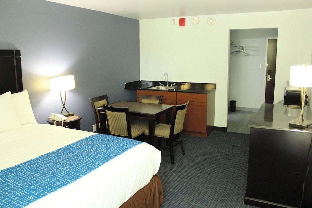 Travelodge by Wyndham Elkhart photo 16