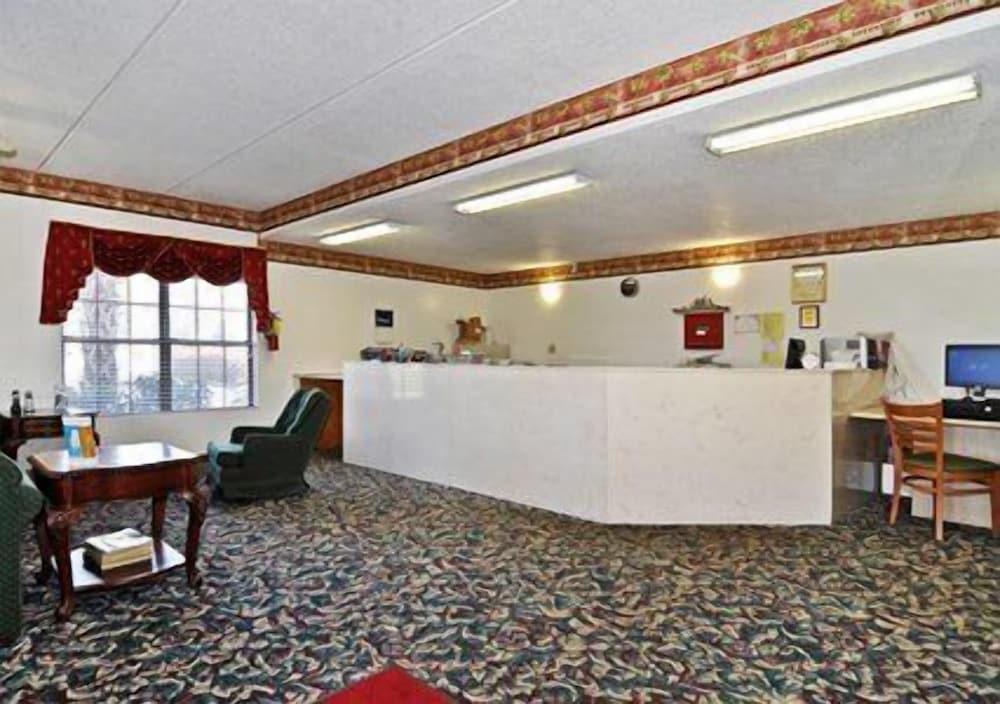 Econo Lodge Inn & Suites Albany North photo 35