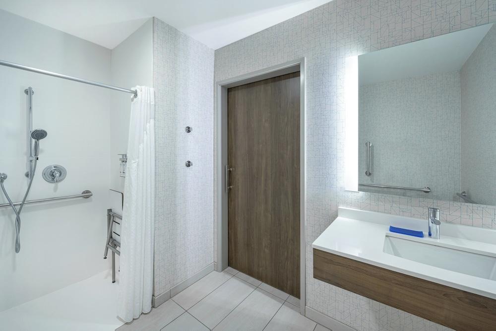 Holiday Inn Express & Suites Phoenix East - Gilbert by IHG photo 22