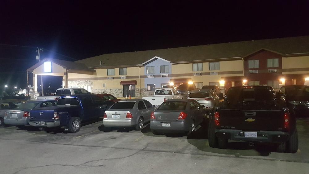 Americas Best Value Inn & Suites Harrisonville photo 42