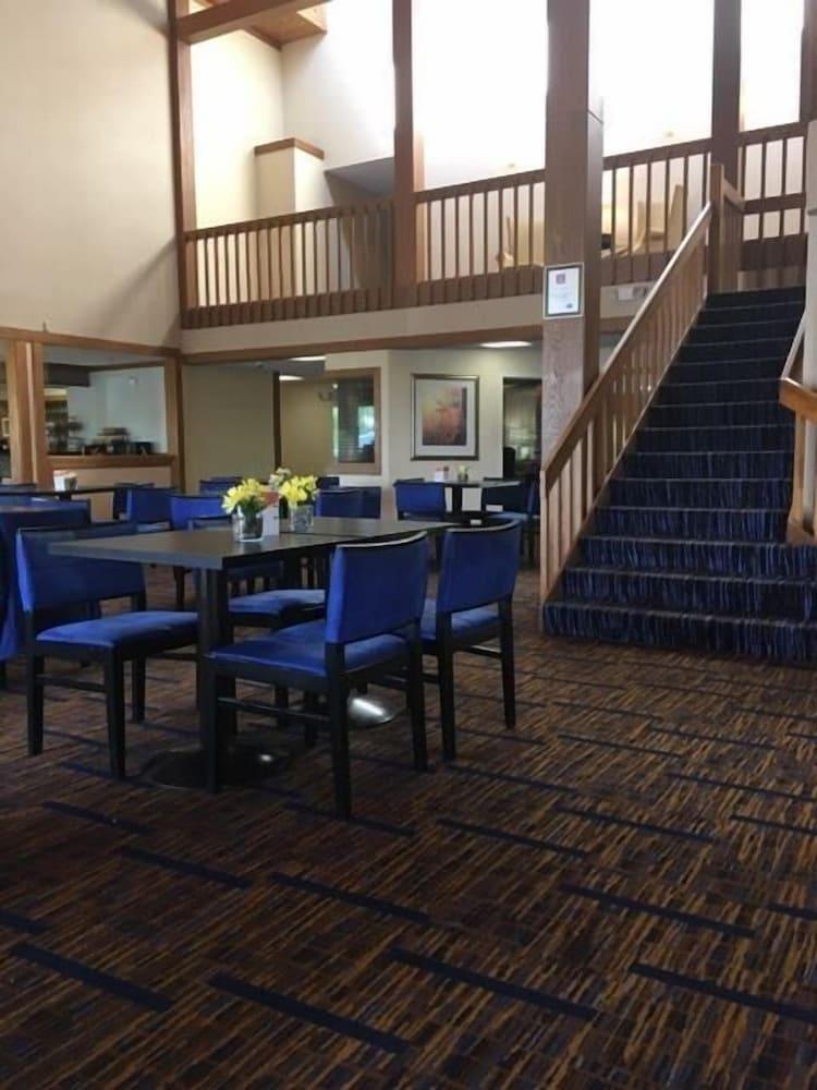 Howard Johnson by Wyndham Merrillville photo 11