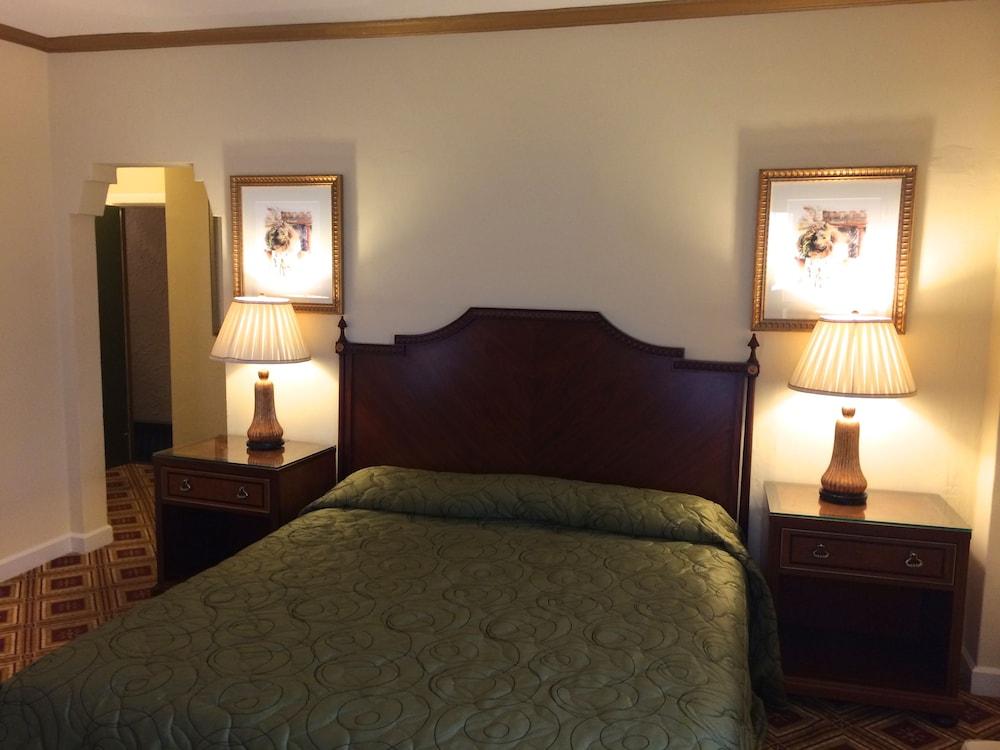 Embassy Hotel photo 13