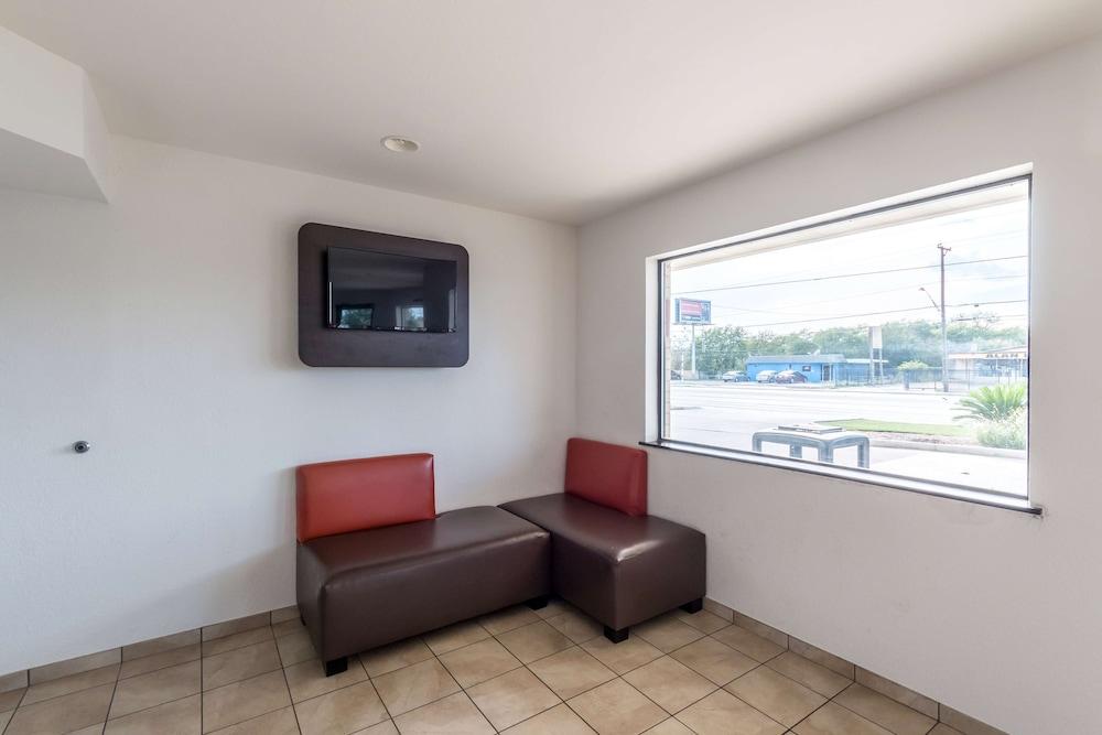 Motel 6 San Antonio, TX - South WW White Rd photo 41