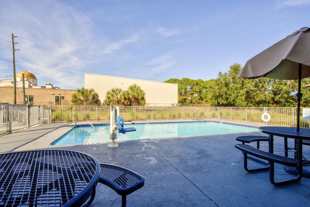Clearwater Hotel photo 77