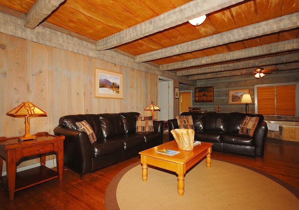 The Smokehouse Lodge and Cabins photo 23