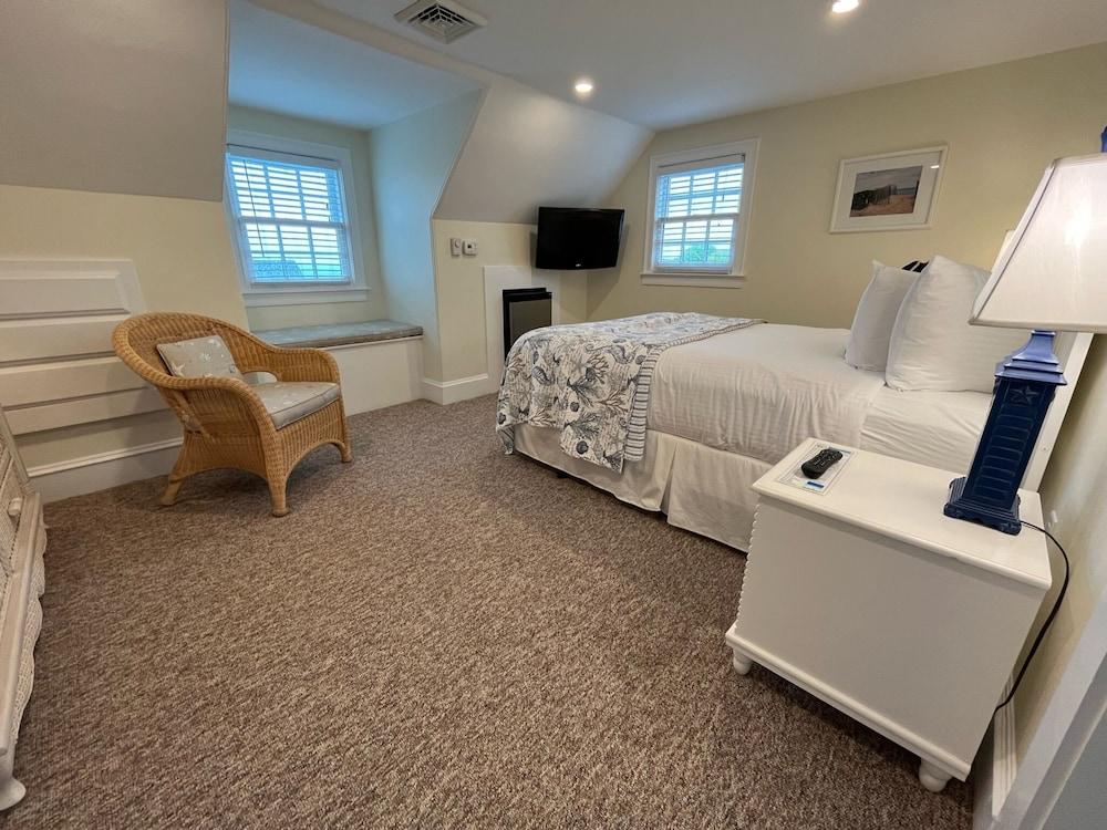 Beach Breeze Inn photo 78