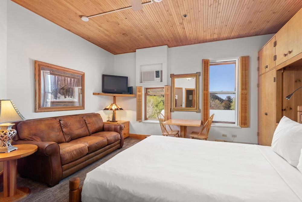 Independence Square Lodge by Frias photo 51