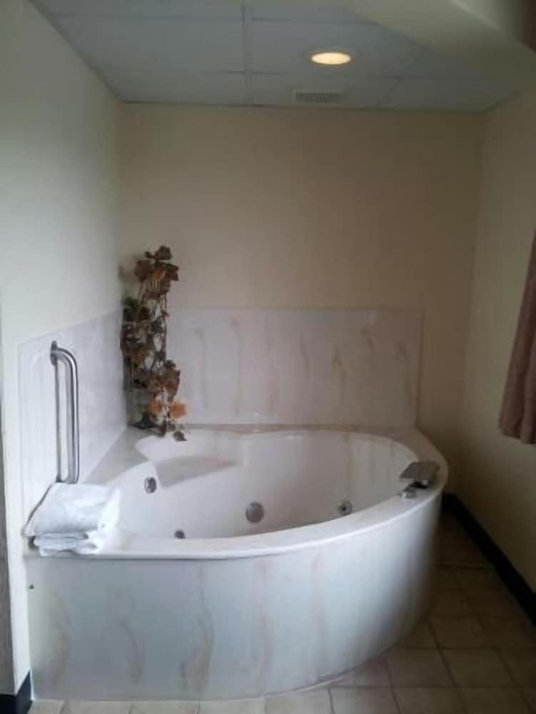 Boarders Inn & Suites by Cobblestone Hotels - Wautoma photo 19