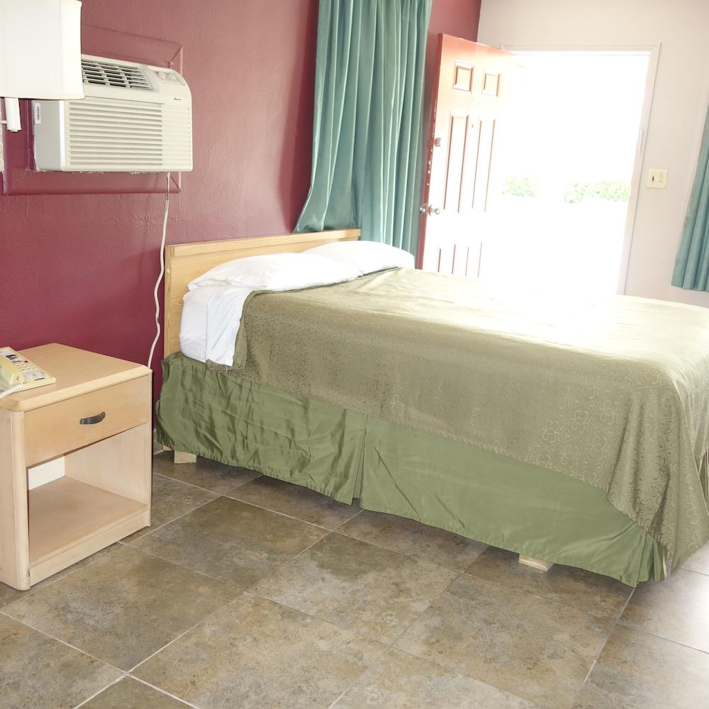 Palm City Motel photo 17