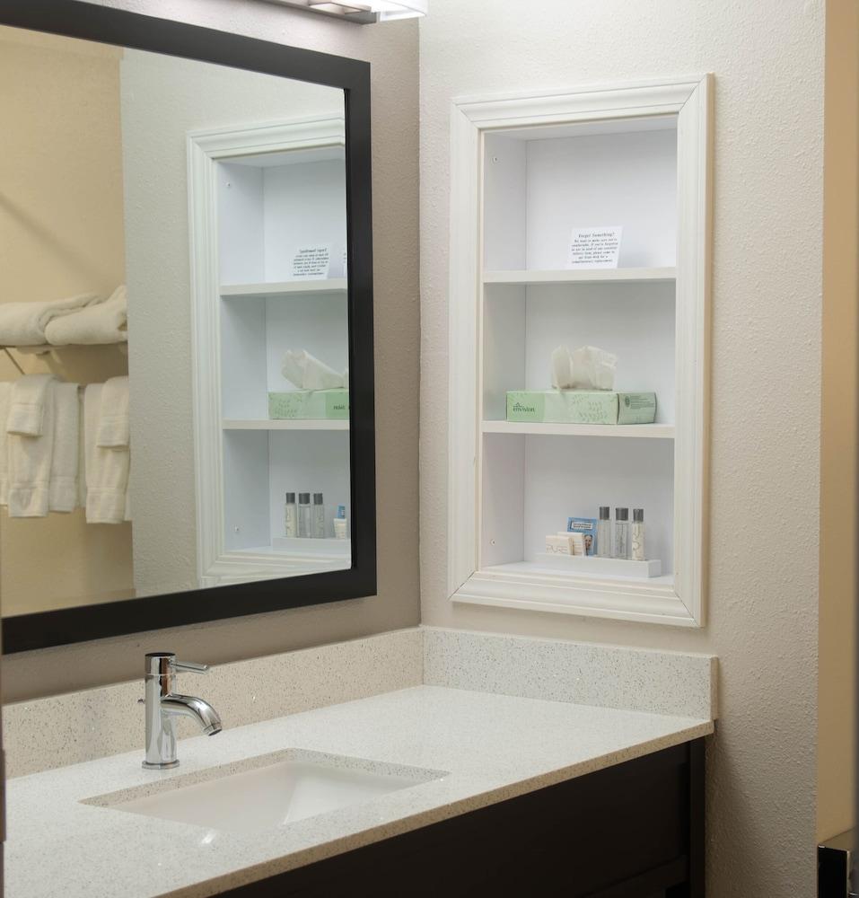 Crossroads Inn And Suites photo 10