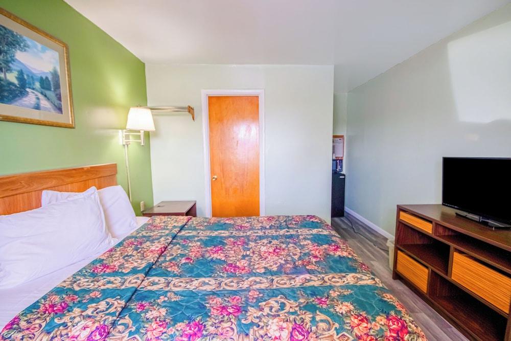 OYO Travelier Motel photo 97