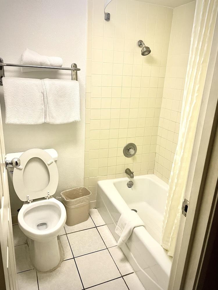 Days Inn by Wyndham Amarillo East photo 14