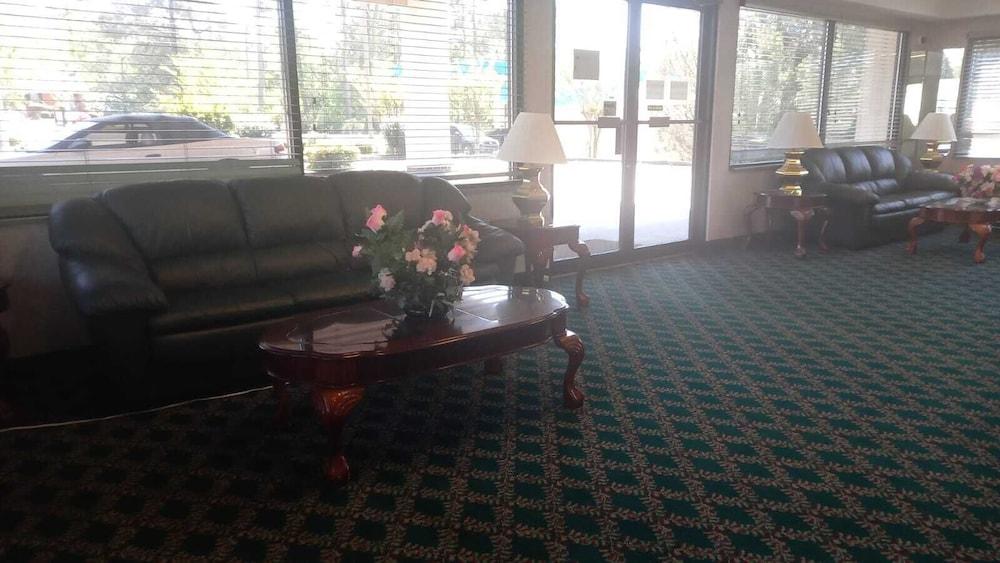 Traveler Inn and Suites photo 3