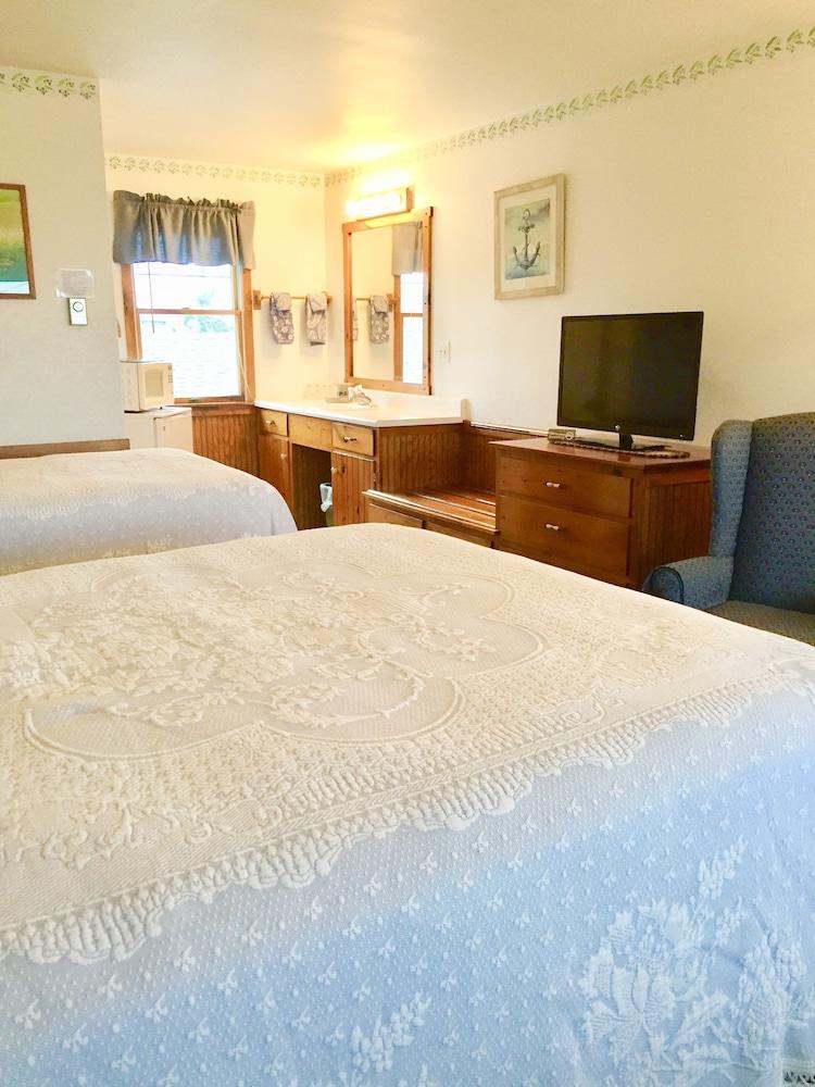 Moody's Motel & Cottages photo 9