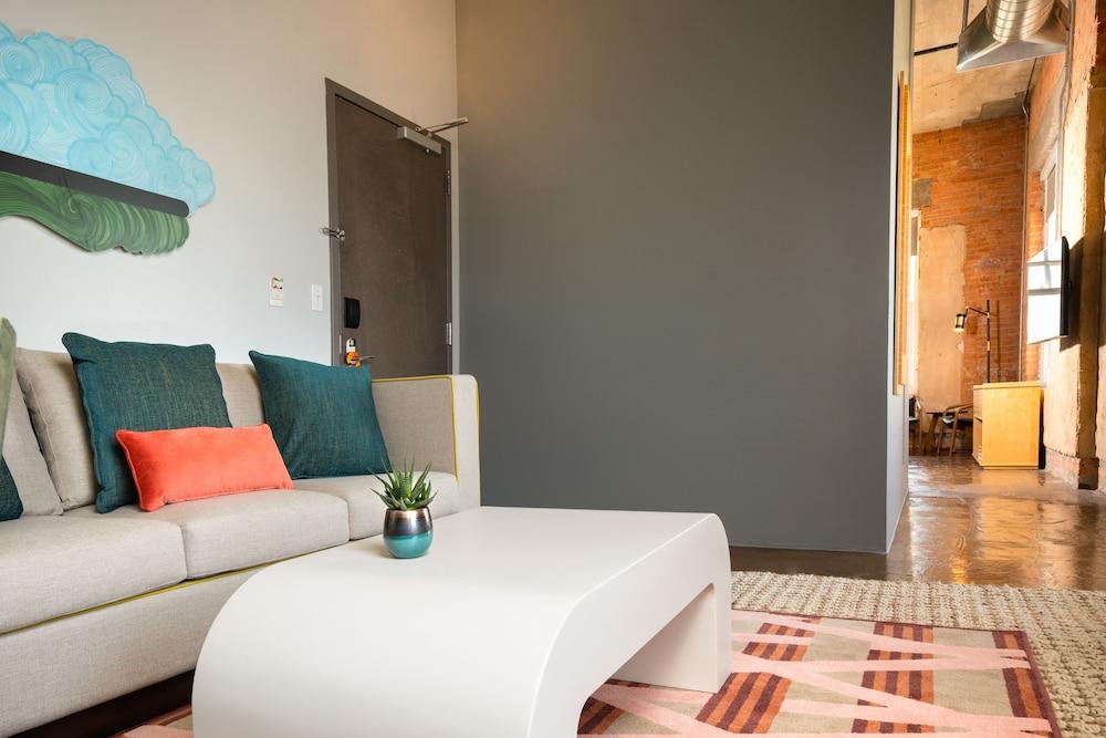 Canvas Hotel Dallas photo 19