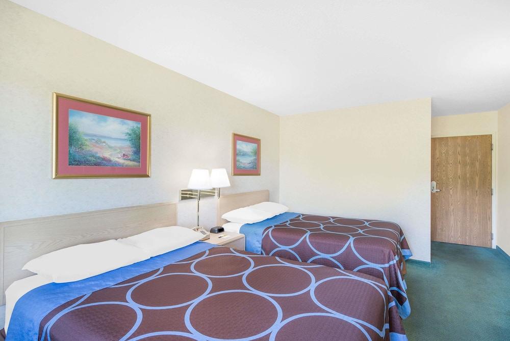 Super 8 by Wyndham Canandaigua photo 24