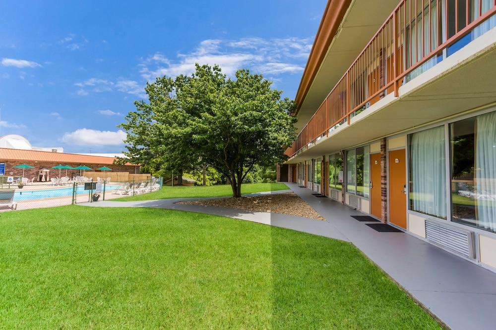 Red Lion Inn & Suites Branson photo 19