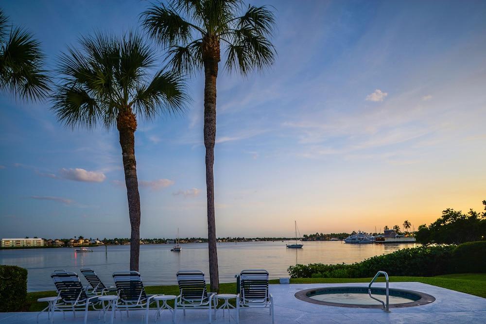 Hilton Vacation Club Charter Club Naples Bay photo 26
