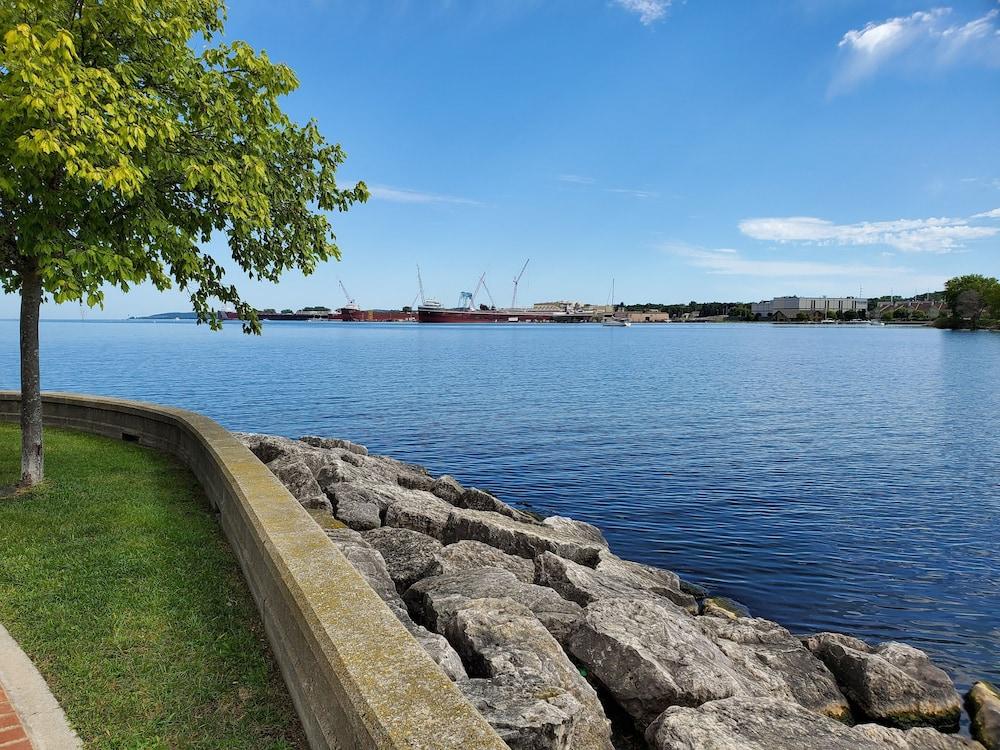 Bridgeport Waterfront Resort photo 95