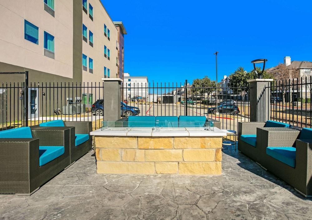 La Quinta Inn & Suites by Wyndham DFW West-Glade Parks photo 8